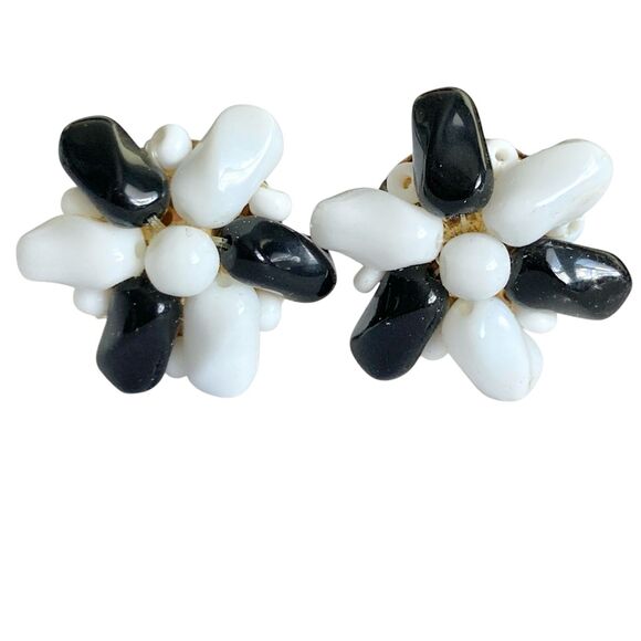 Vintage Black & White Beaded Clip On Earrings 60s 70s Acrylic Plastic - Picture 1 of 9